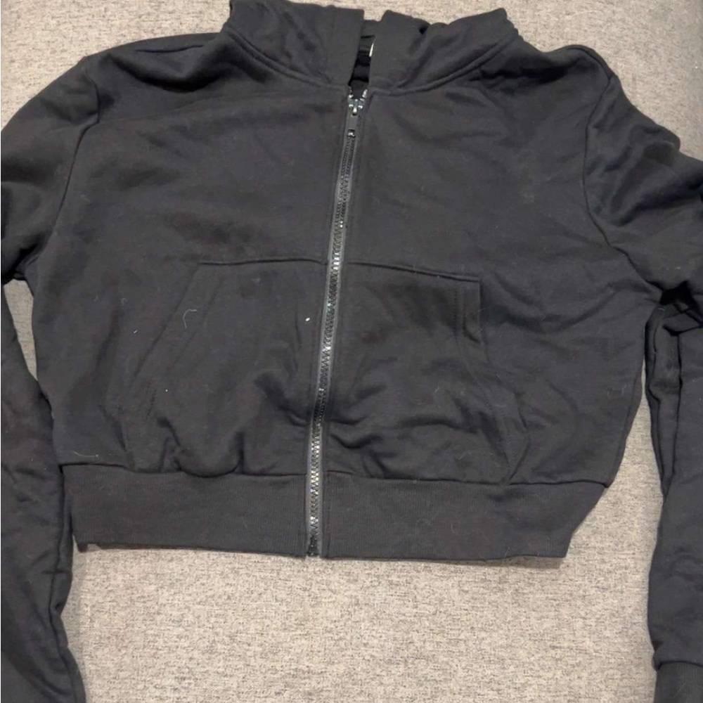 H&M basic cropped zip-up